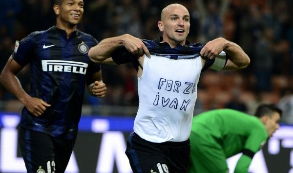  利物浦旧将传射建功，莱斯特城爆冷终结红军不败  