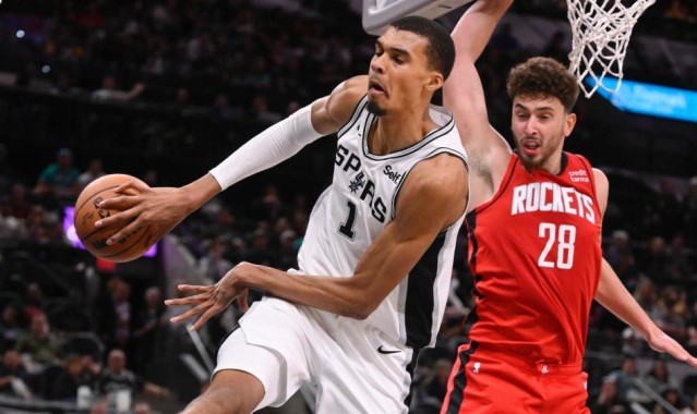  文班亚马首秀惊艳马刺主场击败魔术