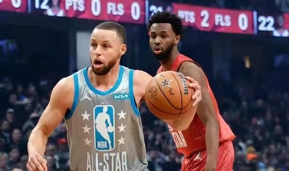  库里单节21分神迹带领勇士大胜马刺