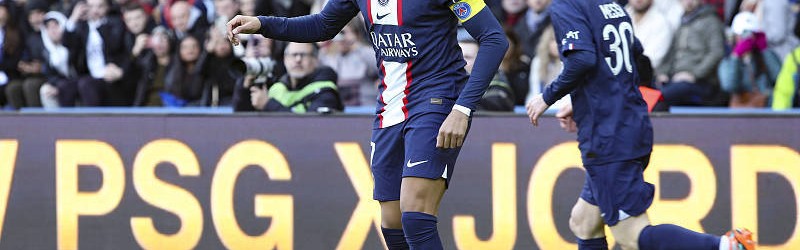  奥斯梅恩戴帽，那不勒斯狂胜弱旅  