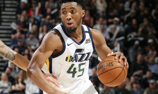  瓦兰丘纳斯30+15鹈鹕胜奇才  