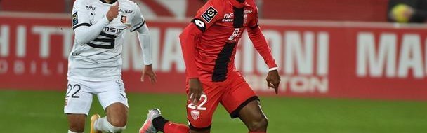  图卢兹主场十人应战，顽强逼平领头羊巴黎  