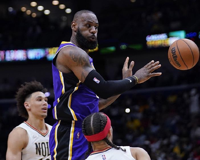  詹姆斯里程碑之夜，湖人逆转独行侠保住西部第一  