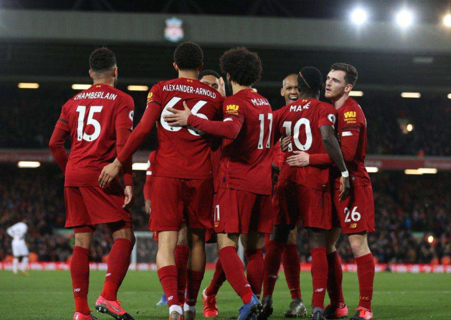  利物浦中场核心伤退，克洛普变阵应对仍取关键三分  